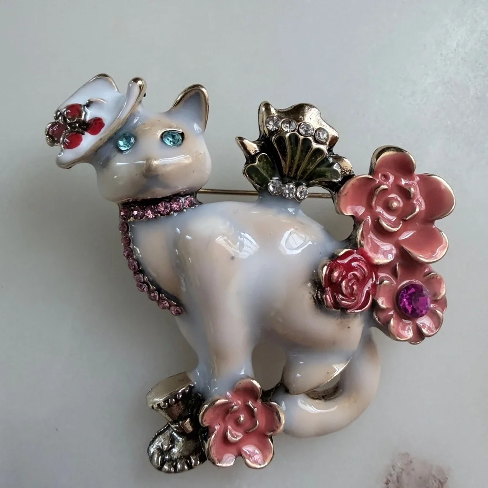 Elegant White Cat Brooch with Pink Floral Accents